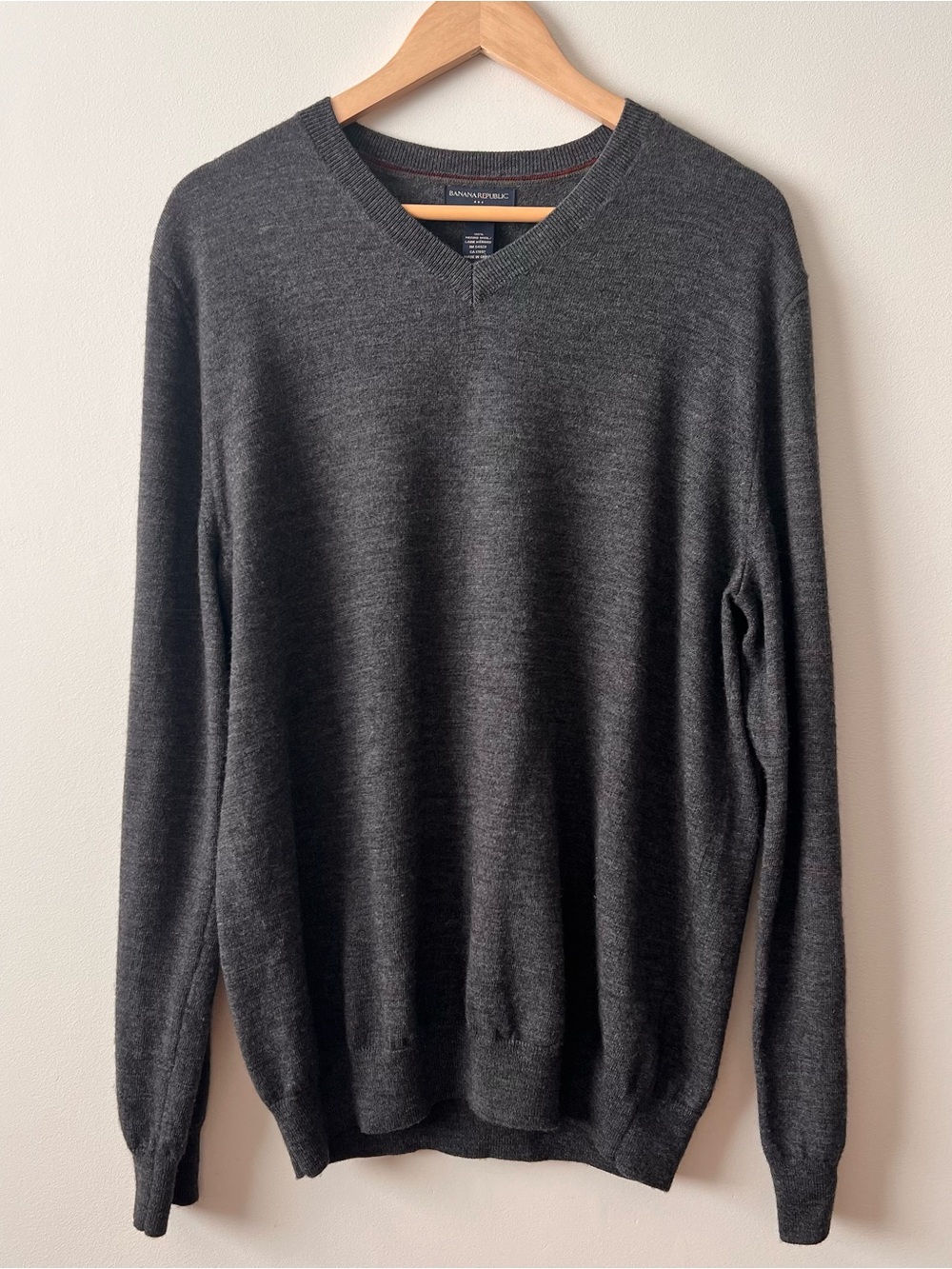 Banana Republic Men’s Merino Wool V-Neck Sweater Gray Lightweight L EUC